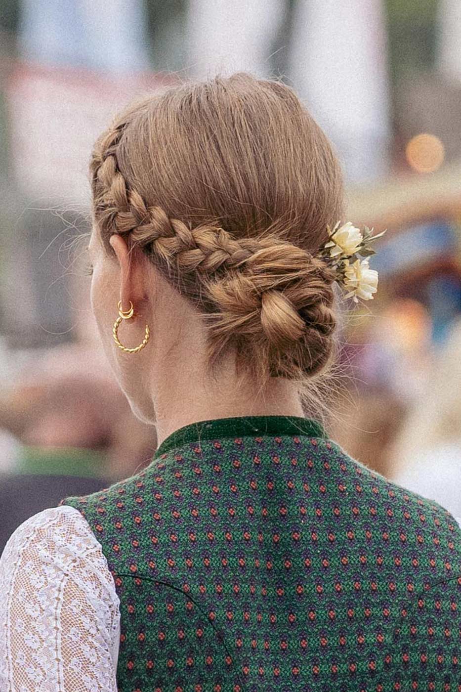 Experte für Wiesnfirsuren Verena Huber Friseure Dirndl & Flechtfrisuren
